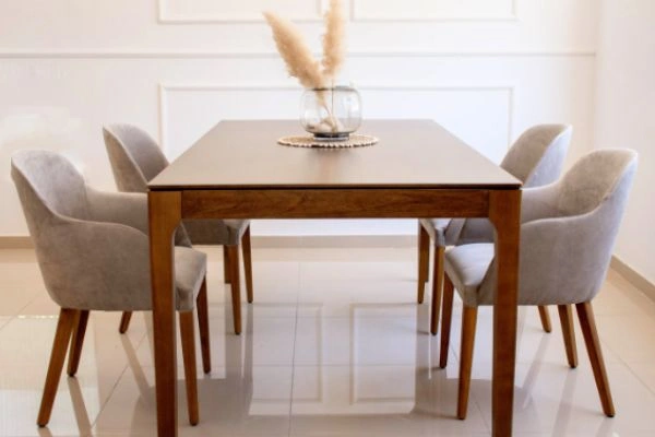Mesa de comedor a medida con sillas
